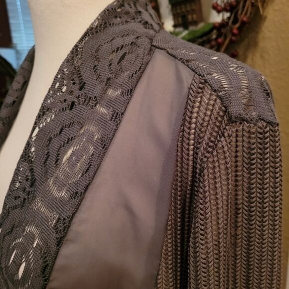 Travelers Chico's Top Lace Cardigan Green Size 1 large Contemporary Modern - Picture 3 of 8